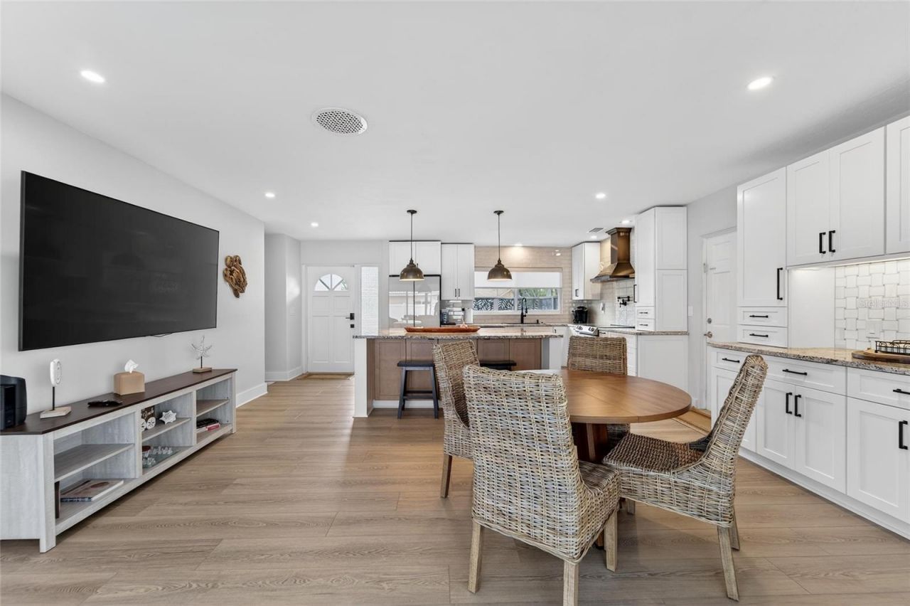 2 79th Street S, Saint Petersburg, FL 33707 Photo