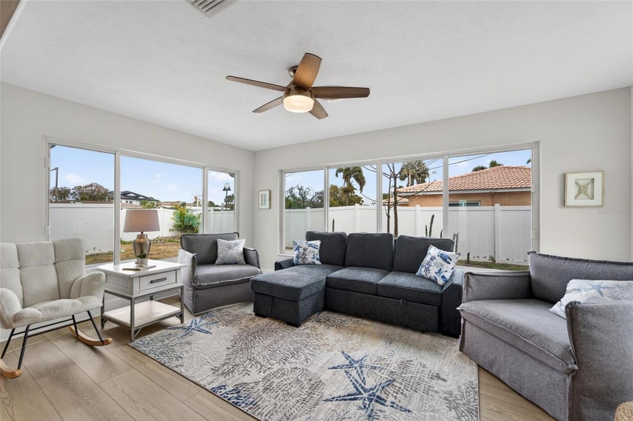 2 79th Street S, Saint Petersburg, FL 33707 Photo