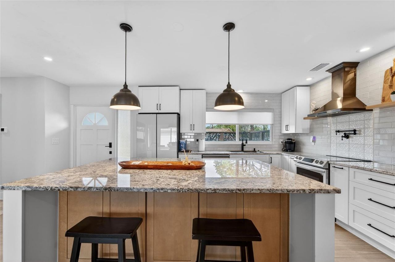 2 79th Street S, Saint Petersburg, FL 33707 Photo