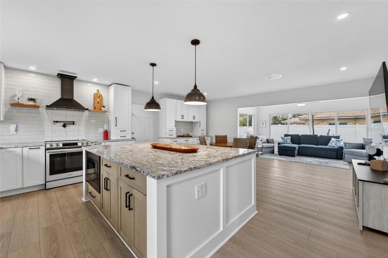 2 79th Street S, Saint Petersburg, FL 33707 Photo