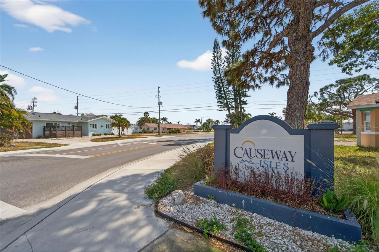 2 79th Street S, Saint Petersburg, FL 33707 Photo