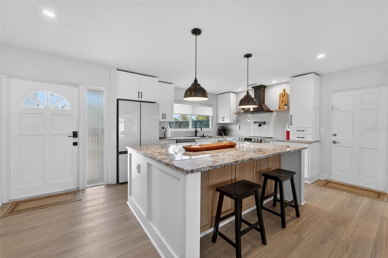 2 79th Street S, Saint Petersburg, FL 33707 Photo