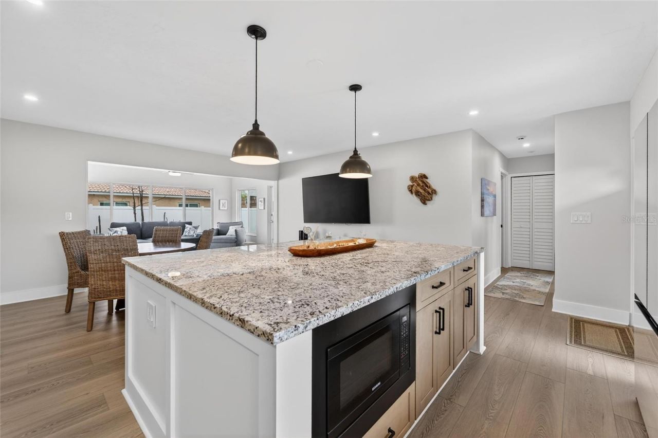 2 79th Street S, Saint Petersburg, FL 33707 Photo