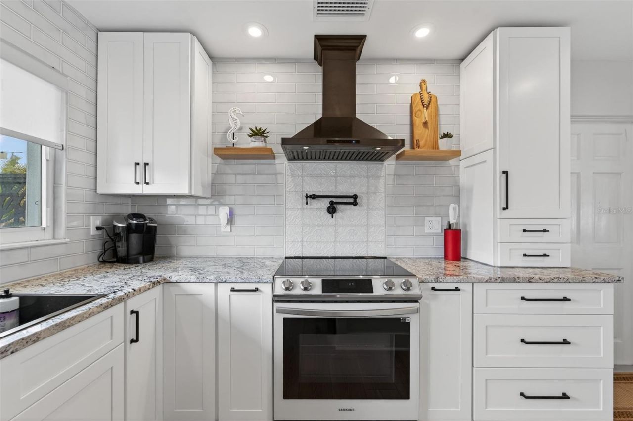 2 79th Street S, Saint Petersburg, FL 33707 Photo