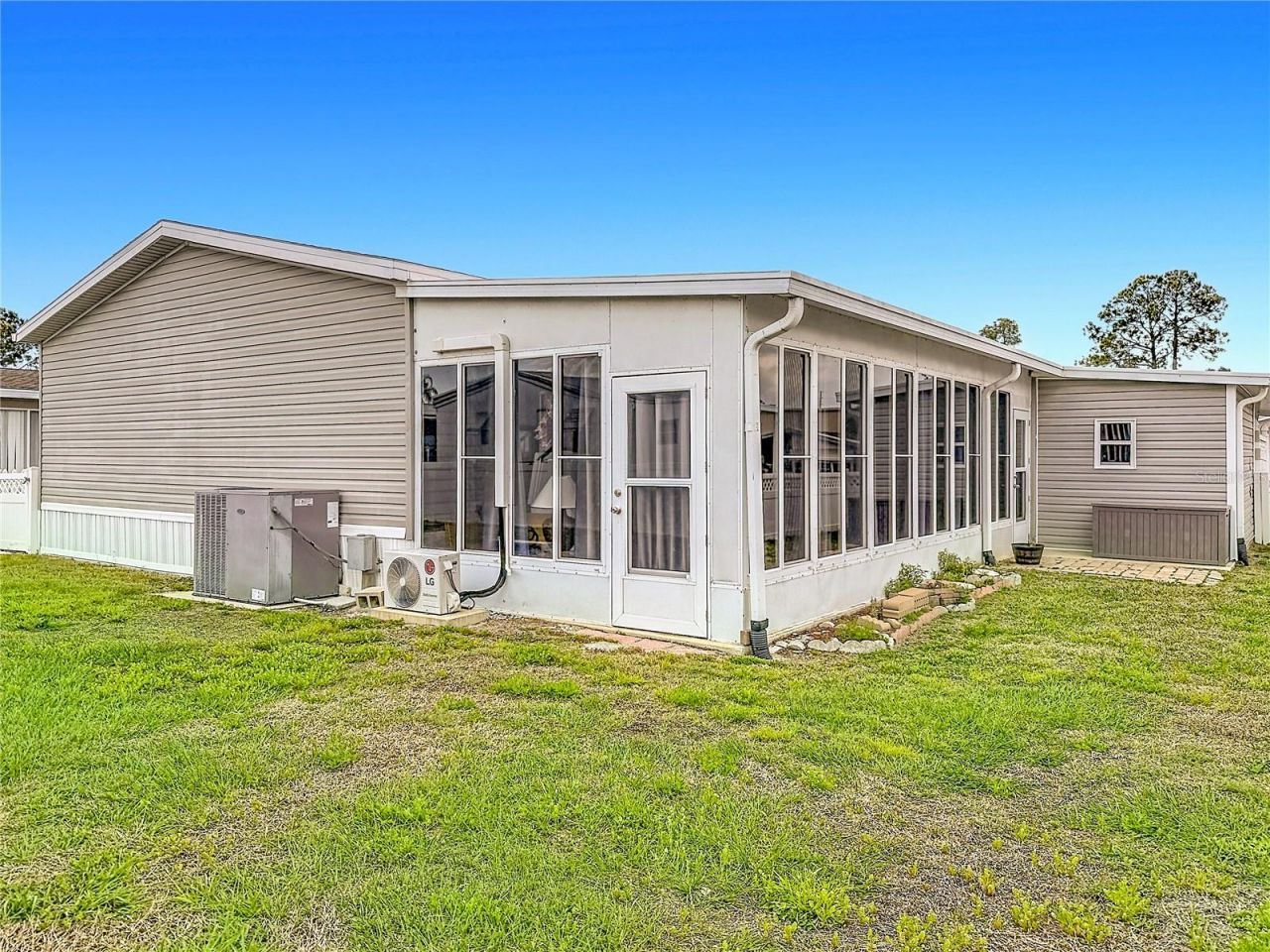 1658 Elkhart Circle, Tavares, FL 32778 Photo