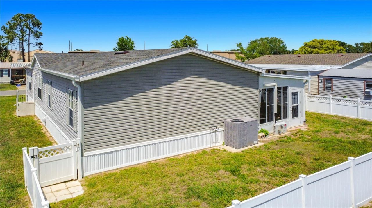 1658 Elkhart Circle, Tavares, FL 32778 Photo