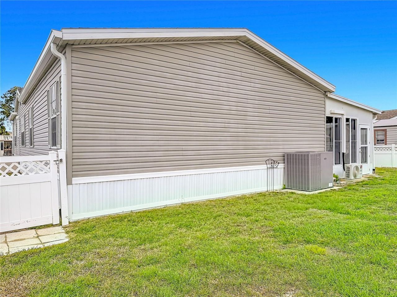 1658 Elkhart Circle, Tavares, FL 32778 Photo