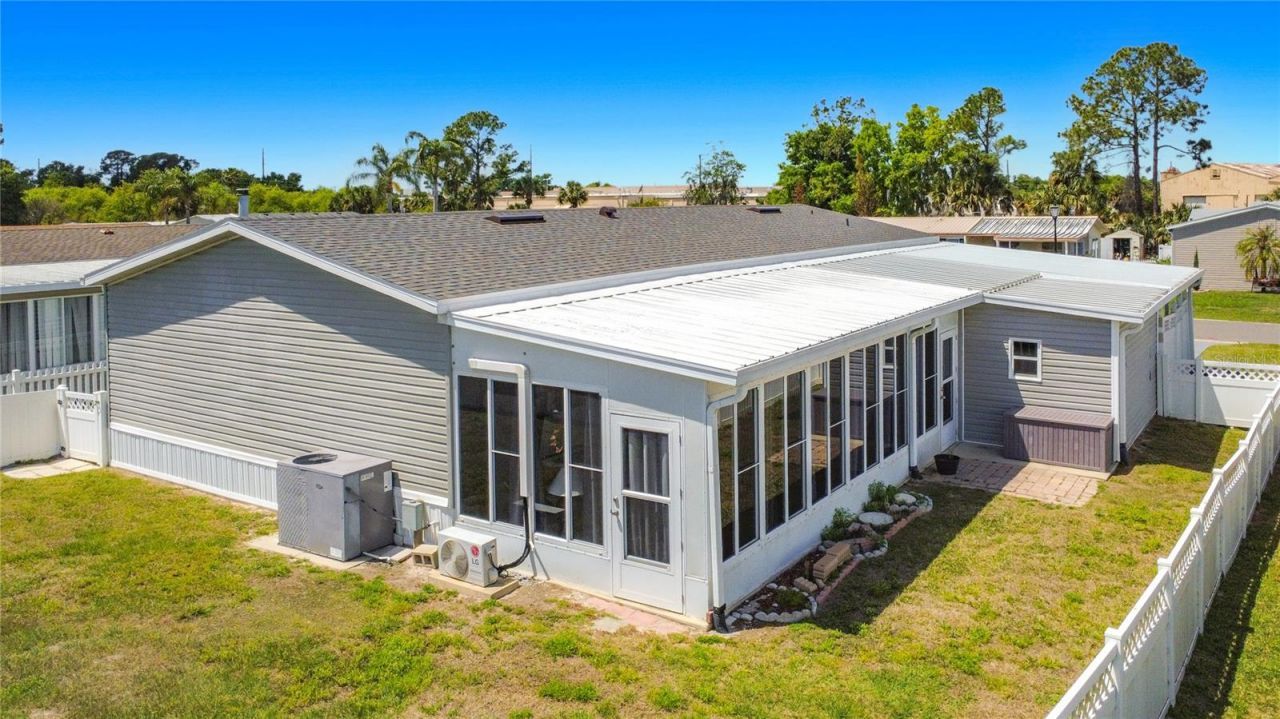 1658 Elkhart Circle, Tavares, FL 32778 Photo