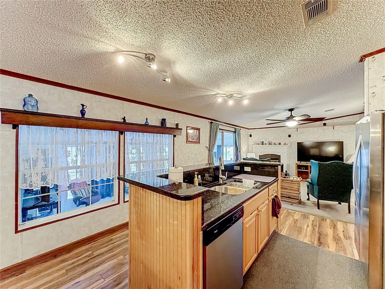 1658 Elkhart Circle, Tavares, FL 32778 Photo