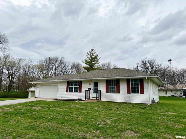 911 W MONROE Street, Petersburg, IL 62675