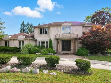 5130 Provincial Drive, Bloomfield Twp, MI 48302