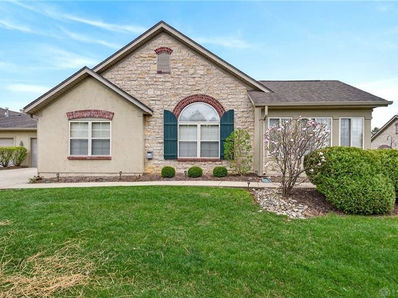 2028 Wentworth Village Drive, Bellbrook, OH 45305 Photo 1