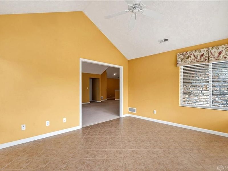 2028 Wentworth Village Drive, Bellbrook, OH 45305 Photo 9