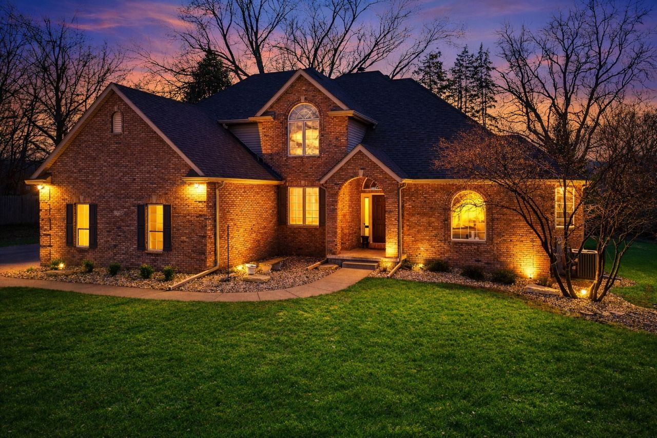 1390 Old Freeport Place , Bettendorf, IA 52722 Main Photo