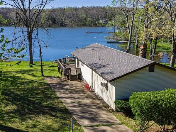 697 Parkers Lake Drive, Perryville, MO 63775