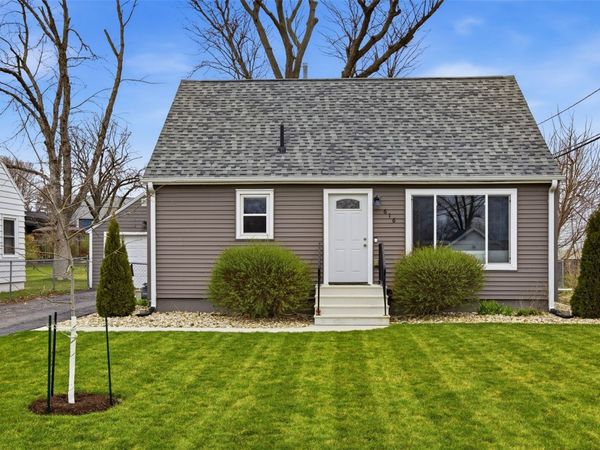 616 25th St NE , Cedar Rapids, IA 52402