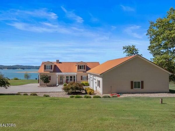 2225 Ted Moore Rd, Dandridge, TN 37725