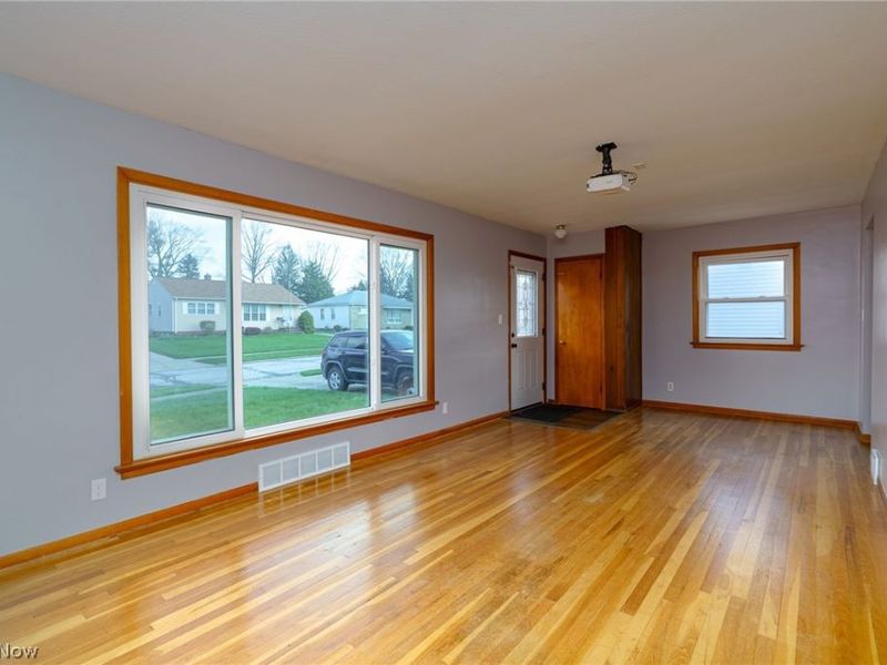 11121 Gabriella Drive, Parma, OH 44130 Photo 2