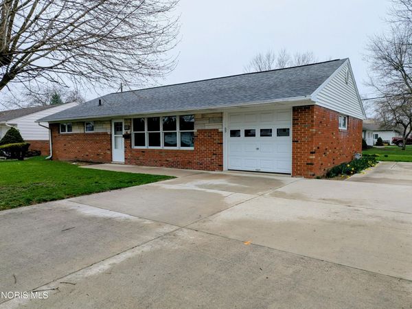 300 Degroff Avenue , Archbold, OH 43502