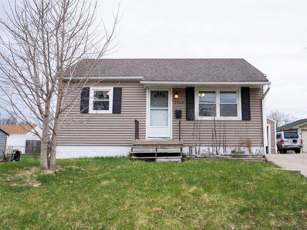 1912 59th Street , Des Moines, IA 50322