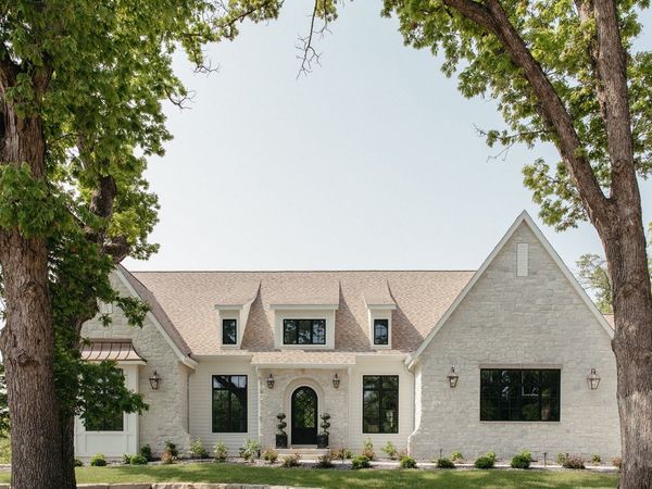 3618 Oakmont Court, West Des Moines, IA 50265