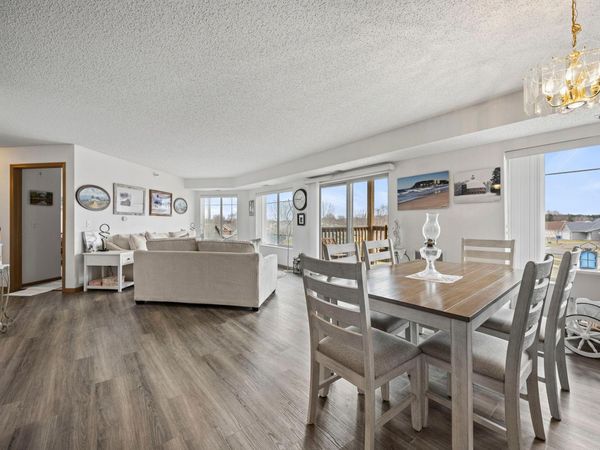 2155 6th Lane SE, Unit 202, Cambridge, MN 55008