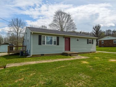 327 E Mud River Road, Milton, WV 25541