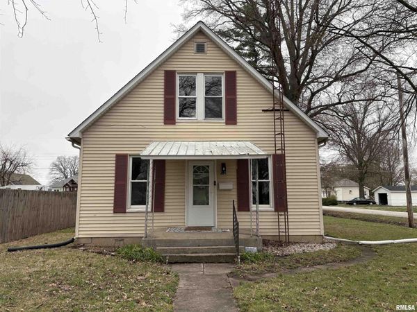 625 SCHOOL Street, Nokomis, IL 62075