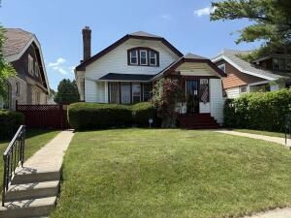 2915 N 38th STREET, Milwaukee, WI 53210