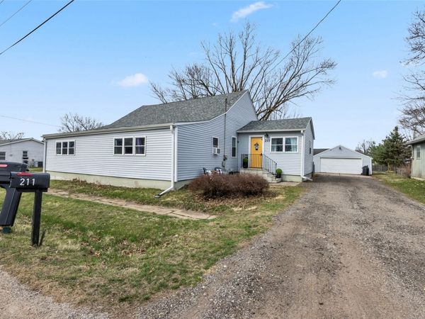 211 Brush Avenue, Urbana, IA 52345