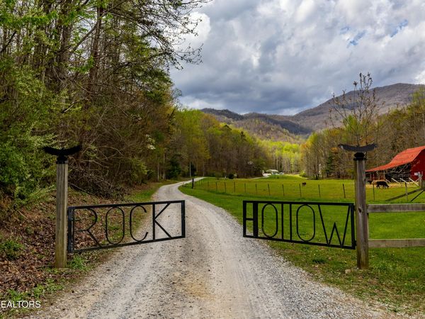 1534 Cove Lane, Oliver Springs, TN 37840