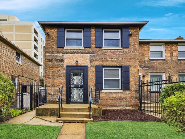 3821 S Calumet Avenue, Chicago, IL 60653