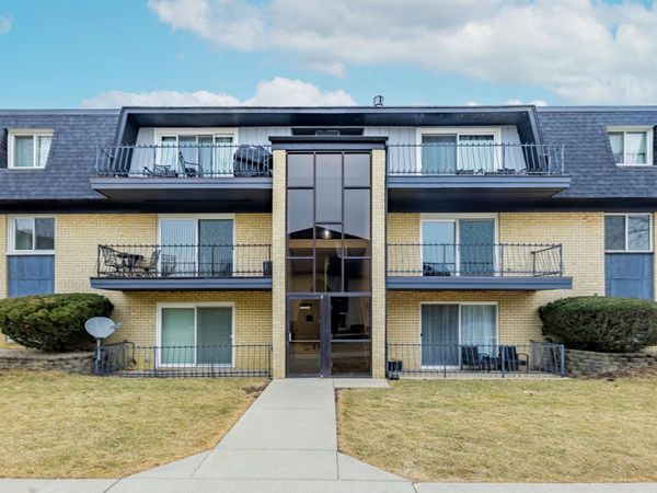 11128 S 84th Avenue , Unit 2B, Palos Hills, IL 60465