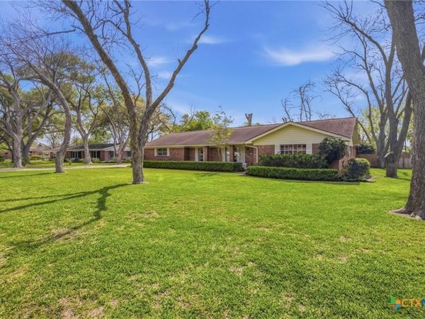 501 Dundee Street , Victoria, TX 77904