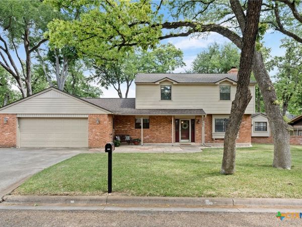 1903 N Harding Avenue, Cameron, TX 76520