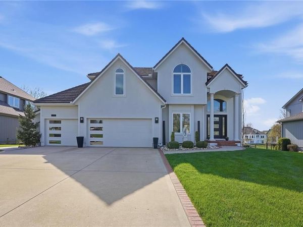 2732 SW Arthur Drive, Lee's Summit, MO 64082