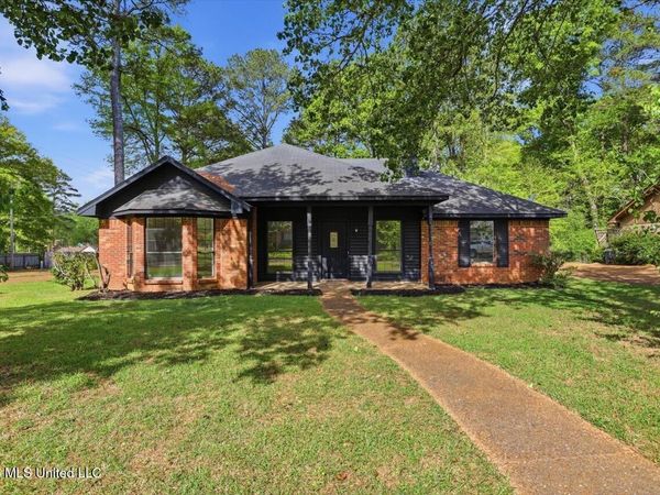 4259 Oak Lake Drive, Jackson, MS 39212