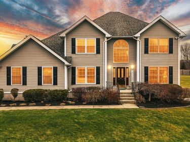 24 DUNTHORNE Drive, Bloomingburg, NY 12721