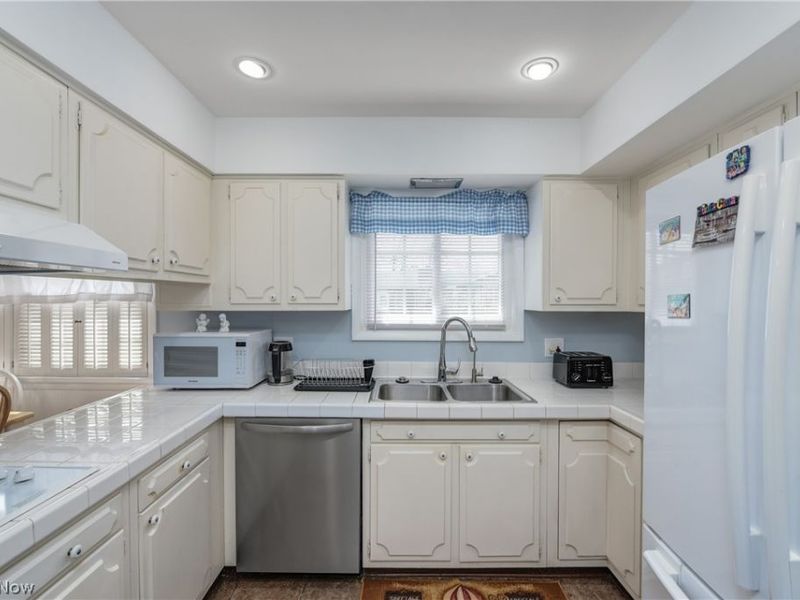 362 Hamilton Circle , Elyria, OH 44035 Photo 14