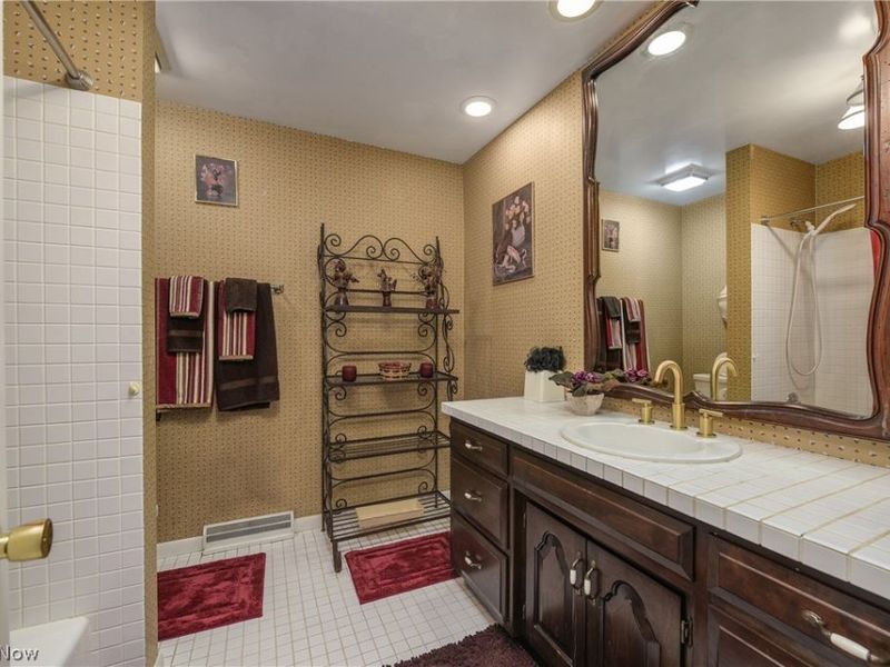 362 Hamilton Circle , Elyria, OH 44035 Photo 33