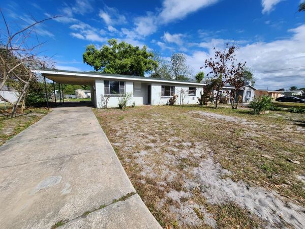 910 EMERALD DRIVE , MOUNT DORA, FL 32757