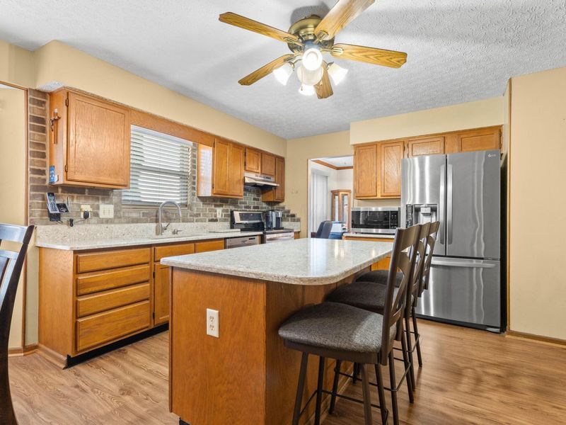 530 Tall Oaks Drive , Gahanna, OH 43230 Photo 2