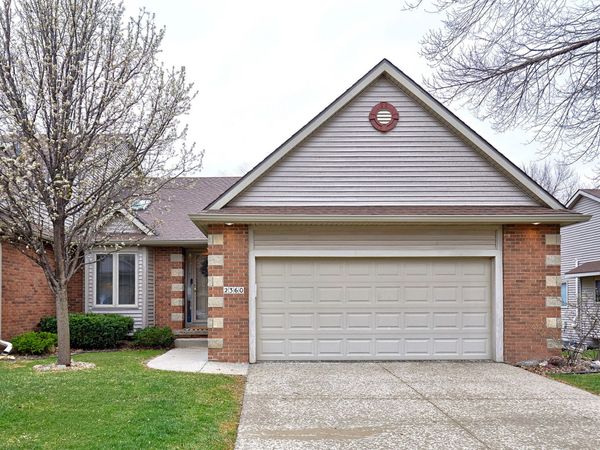 2360 NW 150th Street , Clive, IA 50325