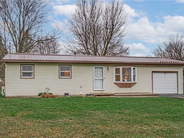 9 Manor Lane, Middleport, NY 14105