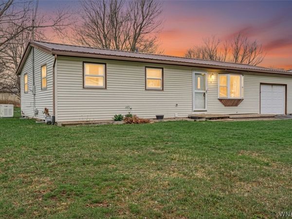 9 Manor Lane, Middleport, NY 14105