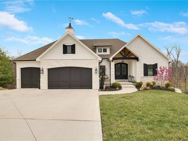 336 Thoreau Circle, Lee's Summit, MO 64081