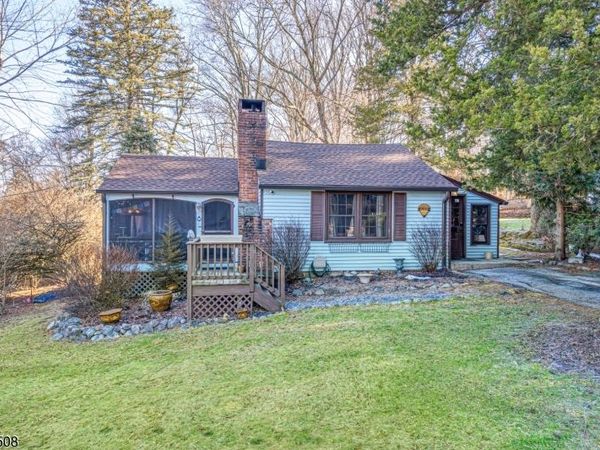 3 Hillspring Rd, Sparta, NJ 07871