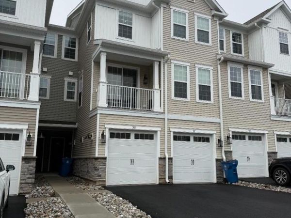 207 Honeysuckle Ln, Warren, NJ 07059