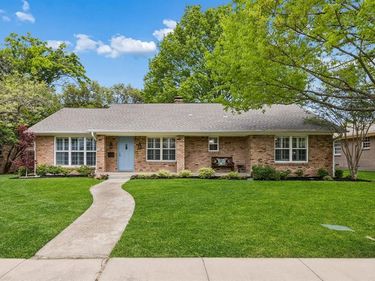 9469 Gatetrail Drive, Dallas, TX 75238