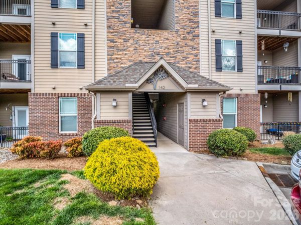 142 Brickton Village Circle, Unit 106, Fletcher, NC 28732